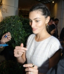 leaving_her_hotel_in_paris_28329.jpg