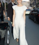 leaving_her_hotel_in_paris_28529.jpg