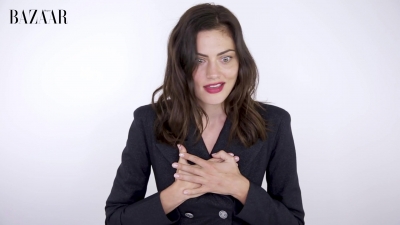 5B1920x10805D_Phoebe_Tonkin_On_Her_Boyfriend2C_Diet_And_Margot_Robbie__ELLE_Australia_198.jpg