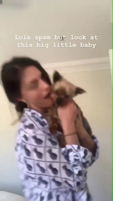BEBES21_Phoebe_via_Instagram_Stories__8.jpg
