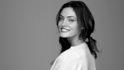GIRLS_IN_FRAME___PHOEBE_TONKIN_122.jpg