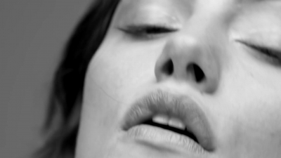 GIRLS_IN_FRAME___PHOEBE_TONKIN_320.jpg