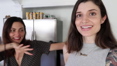 How_to_ZERO_WASTE_grocery_shop_with_Phoebe_Tonkin_282B_vegan_lunch_recipe29_0043.jpg