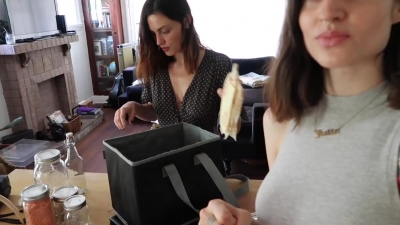 How_to_ZERO_WASTE_grocery_shop_with_Phoebe_Tonkin_282B_vegan_lunch_recipe29_0974.jpg