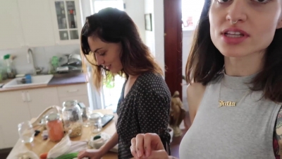 How_to_ZERO_WASTE_grocery_shop_with_Phoebe_Tonkin_282B_vegan_lunch_recipe29_1491.jpg