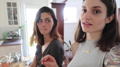 How_to_ZERO_WASTE_grocery_shop_with_Phoebe_Tonkin_282B_vegan_lunch_recipe29_1498.jpg