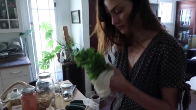 How_to_ZERO_WASTE_grocery_shop_with_Phoebe_Tonkin_282B_vegan_lunch_recipe29_1507.jpg