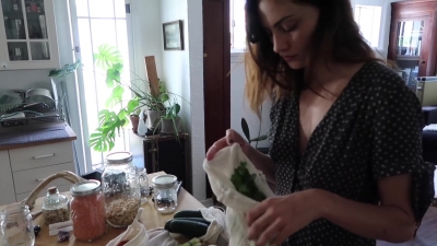 How_to_ZERO_WASTE_grocery_shop_with_Phoebe_Tonkin_282B_vegan_lunch_recipe29_1511.jpg