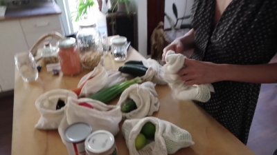How_to_ZERO_WASTE_grocery_shop_with_Phoebe_Tonkin_282B_vegan_lunch_recipe29_1514.jpg