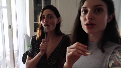 How_to_ZERO_WASTE_grocery_shop_with_Phoebe_Tonkin_282B_vegan_lunch_recipe29_1884.jpg
