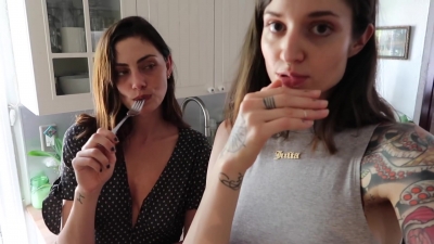 How_to_ZERO_WASTE_grocery_shop_with_Phoebe_Tonkin_282B_vegan_lunch_recipe29_1923.jpg