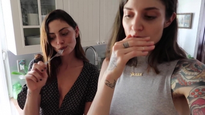 How_to_ZERO_WASTE_grocery_shop_with_Phoebe_Tonkin_282B_vegan_lunch_recipe29_1924.jpg