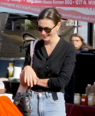 Out_at_the_Farmers_Market_in_Studio_City___28129.jpg