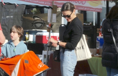 Out_at_the_Farmers_Market_in_Studio_City___28229.jpg