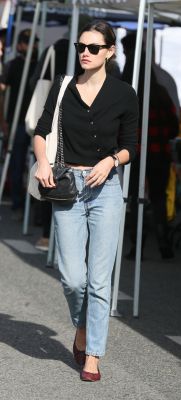 Out_at_the_Farmers_Market_in_Studio_City___282929.jpg