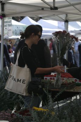 Out_at_the_Farmers_Market_in_Studio_City___283929.jpg