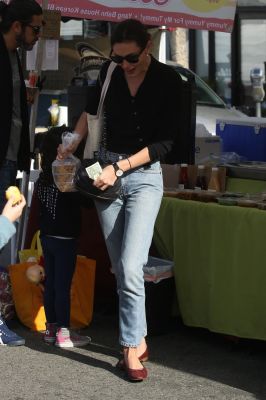 Out_at_the_Farmers_Market_in_Studio_City___285129.jpg