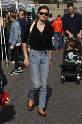 Out_at_the_Farmers_Market_in_Studio_City___286129.jpg