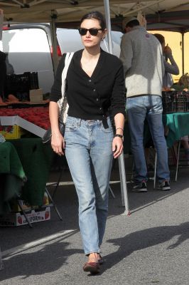 Out_at_the_Farmers_Market_in_Studio_City___286429.jpg