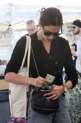Out_at_the_Farmers_Market_in_Studio_City___286629.jpg