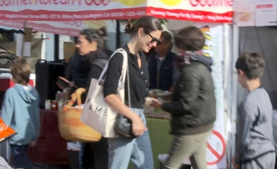 Out_at_the_Farmers_Market_in_Studio_City___28729.jpg