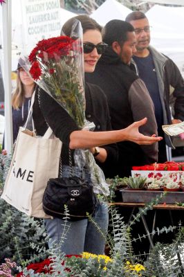 Out_at_the_Farmers_Market_in_Studio_City___287529.jpg