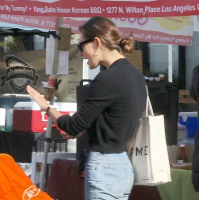 Out_at_the_Farmers_Market_in_Studio_City___288029.jpg