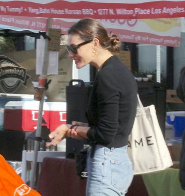 Out_at_the_Farmers_Market_in_Studio_City___288129.jpg