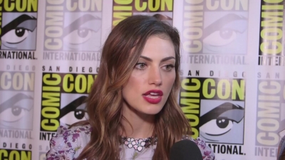 Phoebe_Tonkin_Interview__The_Originals__Interview_-_Comic_Con_2016_0001.jpg