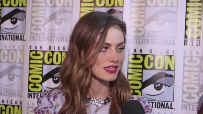 Phoebe_Tonkin_Interview__The_Originals__Interview_-_Comic_Con_2016_0029.jpg