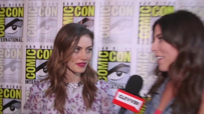 Phoebe_Tonkin_Interview__The_Originals__Interview_-_Comic_Con_2016_0091.jpg