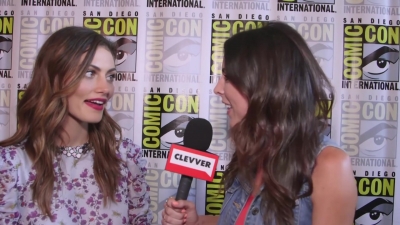 Phoebe_Tonkin_Interview__The_Originals__Interview_-_Comic_Con_2016_0403.jpg