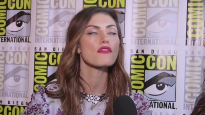 Phoebe_Tonkin_Interview__The_Originals__Interview_-_Comic_Con_2016_0921.jpg
