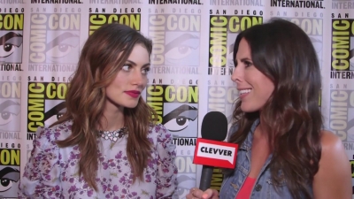 Phoebe_Tonkin_Interview__The_Originals__Interview_-_Comic_Con_2016_1129.jpg