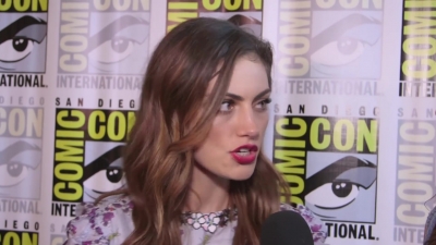 Phoebe_Tonkin_Interview__The_Originals__Interview_-_Comic_Con_2016_1326.jpg
