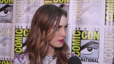 Phoebe_Tonkin_Interview__The_Originals__Interview_-_Comic_Con_2016_1331.jpg