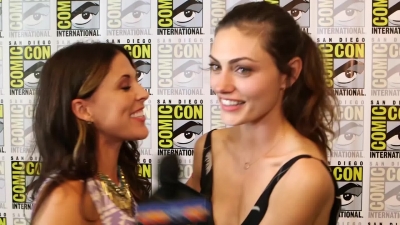 Phoebe_Tonkin__The_Originals__Teases_Hayley_s_Hybrid_Future_-_Comic-Con_2014_001.jpg