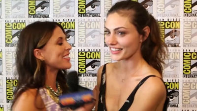 Phoebe_Tonkin__The_Originals__Teases_Hayley_s_Hybrid_Future_-_Comic-Con_2014_002.jpg