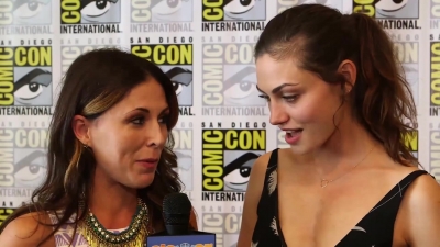 Phoebe_Tonkin__The_Originals__Teases_Hayley_s_Hybrid_Future_-_Comic-Con_2014_026.jpg