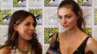 Phoebe_Tonkin__The_Originals__Teases_Hayley_s_Hybrid_Future_-_Comic-Con_2014_028.jpg