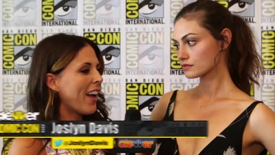 Phoebe_Tonkin__The_Originals__Teases_Hayley_s_Hybrid_Future_-_Comic-Con_2014_032.jpg