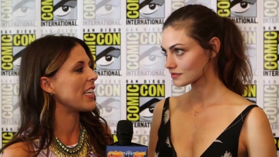Phoebe_Tonkin__The_Originals__Teases_Hayley_s_Hybrid_Future_-_Comic-Con_2014_047.jpg