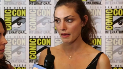 Phoebe_Tonkin__The_Originals__Teases_Hayley_s_Hybrid_Future_-_Comic-Con_2014_082.jpg
