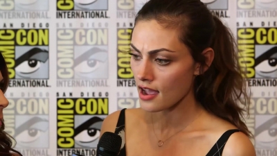 Phoebe_Tonkin__The_Originals__Teases_Hayley_s_Hybrid_Future_-_Comic-Con_2014_092.jpg