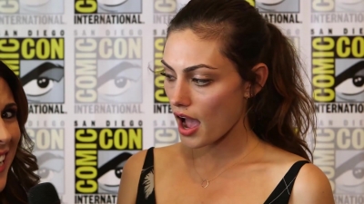 Phoebe_Tonkin__The_Originals__Teases_Hayley_s_Hybrid_Future_-_Comic-Con_2014_095.jpg