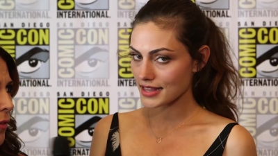 Phoebe_Tonkin__The_Originals__Teases_Hayley_s_Hybrid_Future_-_Comic-Con_2014_097.jpg