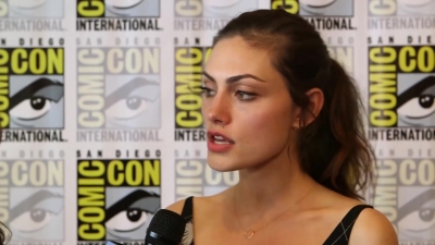 Phoebe_Tonkin__The_Originals__Teases_Hayley_s_Hybrid_Future_-_Comic-Con_2014_122.jpg