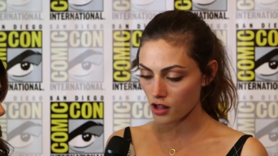 Phoebe_Tonkin__The_Originals__Teases_Hayley_s_Hybrid_Future_-_Comic-Con_2014_133.jpg