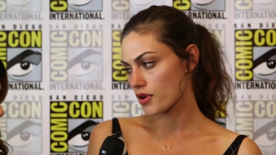 Phoebe_Tonkin__The_Originals__Teases_Hayley_s_Hybrid_Future_-_Comic-Con_2014_139.jpg