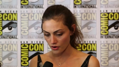 Phoebe_Tonkin__The_Originals__Teases_Hayley_s_Hybrid_Future_-_Comic-Con_2014_159.jpg